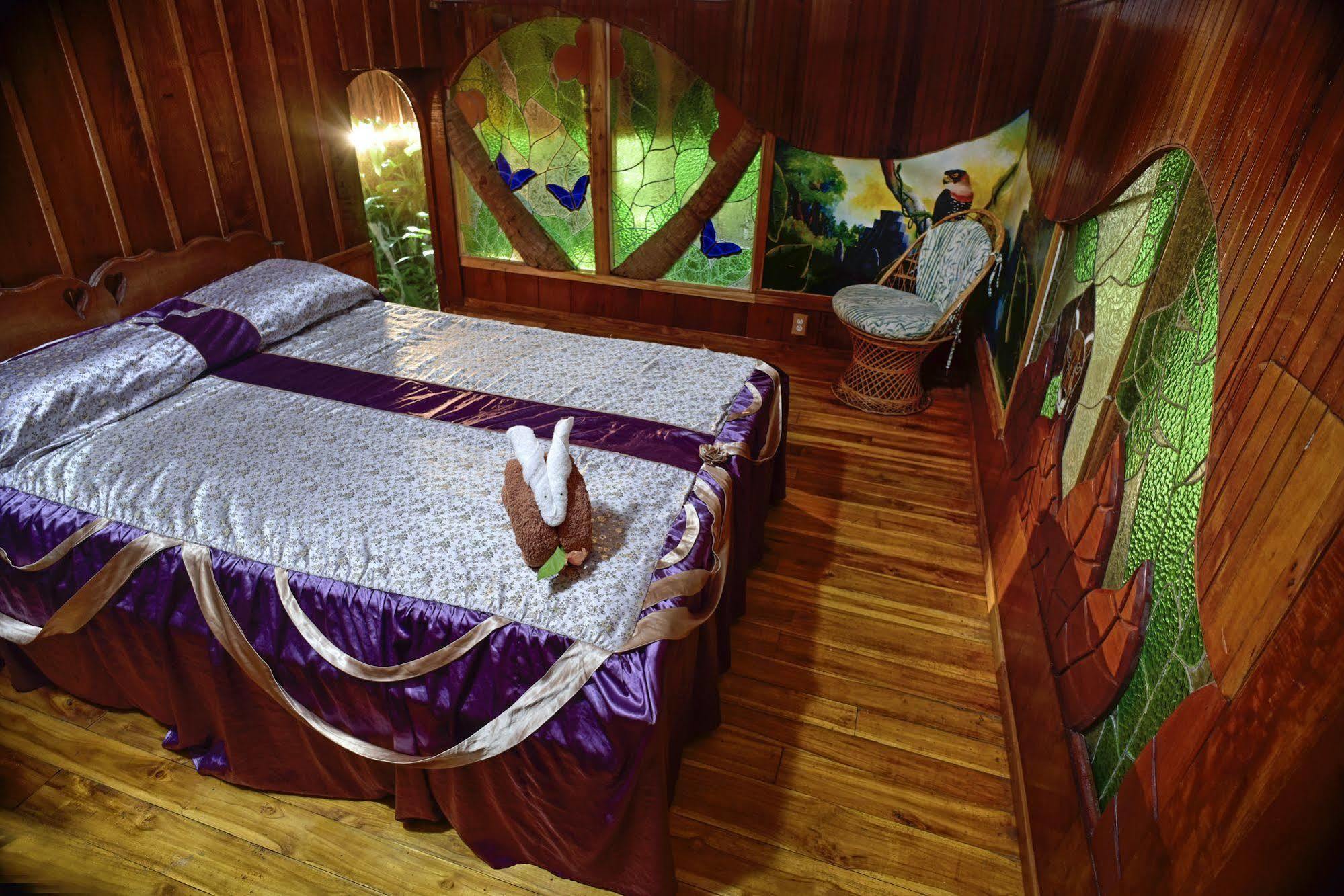 Banana Bank Lodge & Jungle Horseback Adventures 벨모판 외부 사진